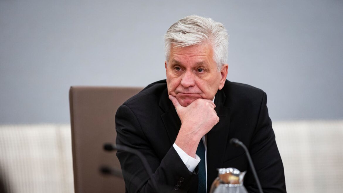 Fed Governor Waller Backs Rate Cuts at September Meeting, Open to Bigger Step

