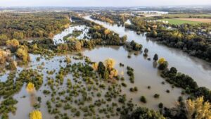 Flood fatalities mount as insurers, governments assess costs
