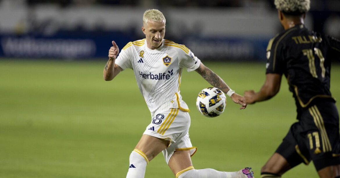 Galaxy overcome 2-goal deficit to upset LAFC, clinch playoff spot

