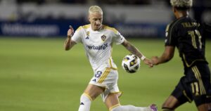 Galaxy overcome 2-goal deficit to upset LAFC, clinch playoff spot
