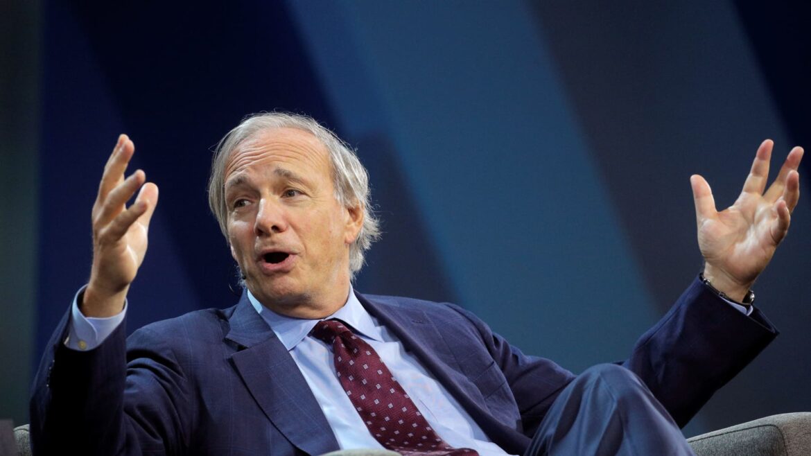Ray Dalio says Fed faces tough balancing act

